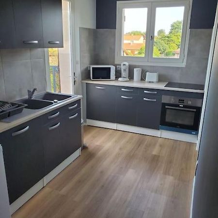 Appartement Moderne Et Equipe LʼIsle-Jourdain Eksteriør bilde